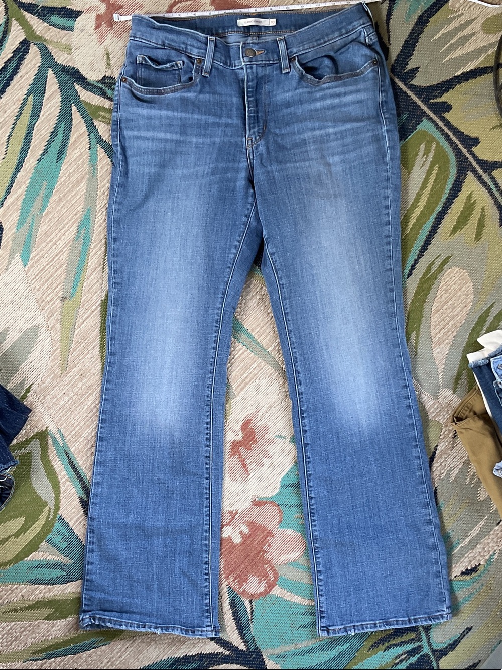 Women's Levi’s blue jeans size  10